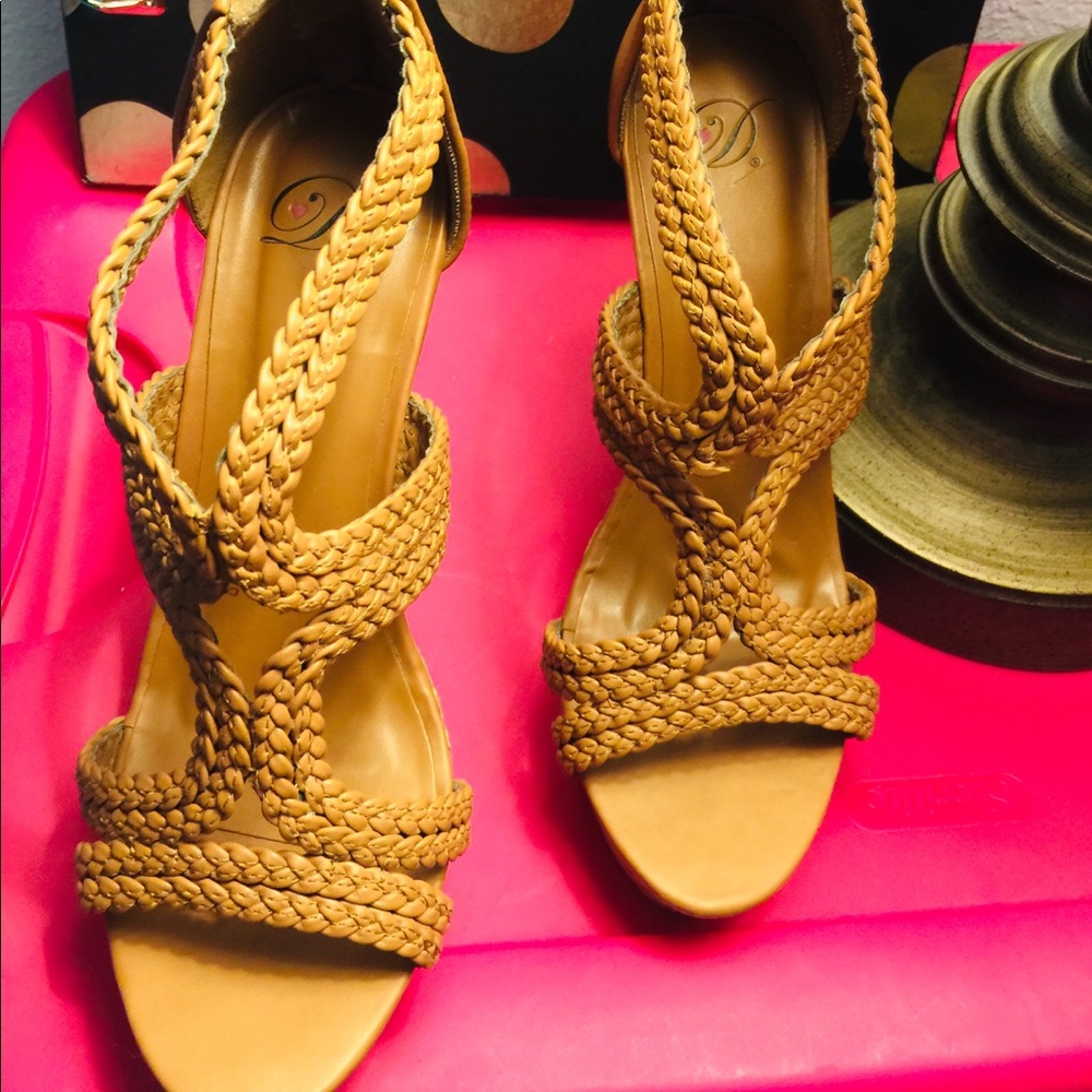 Wedge heels